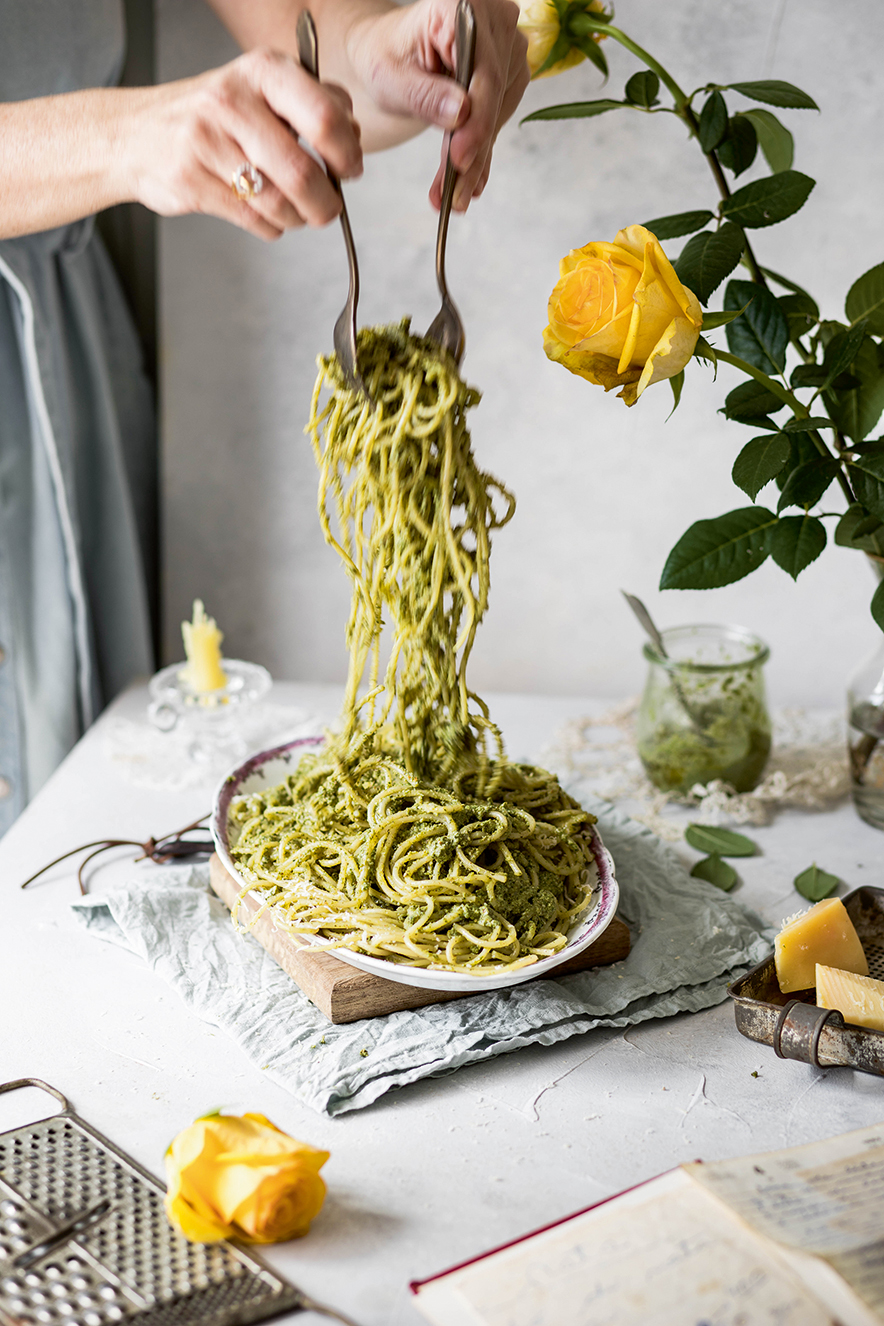 Espaguete ao pesto de espinafre