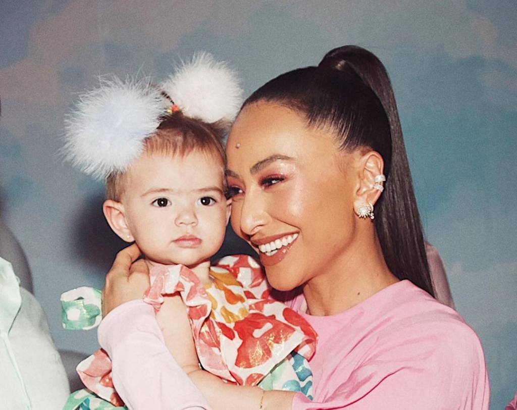 Irreverente e ousada, Sabrina Sato é uma mãe fashionista