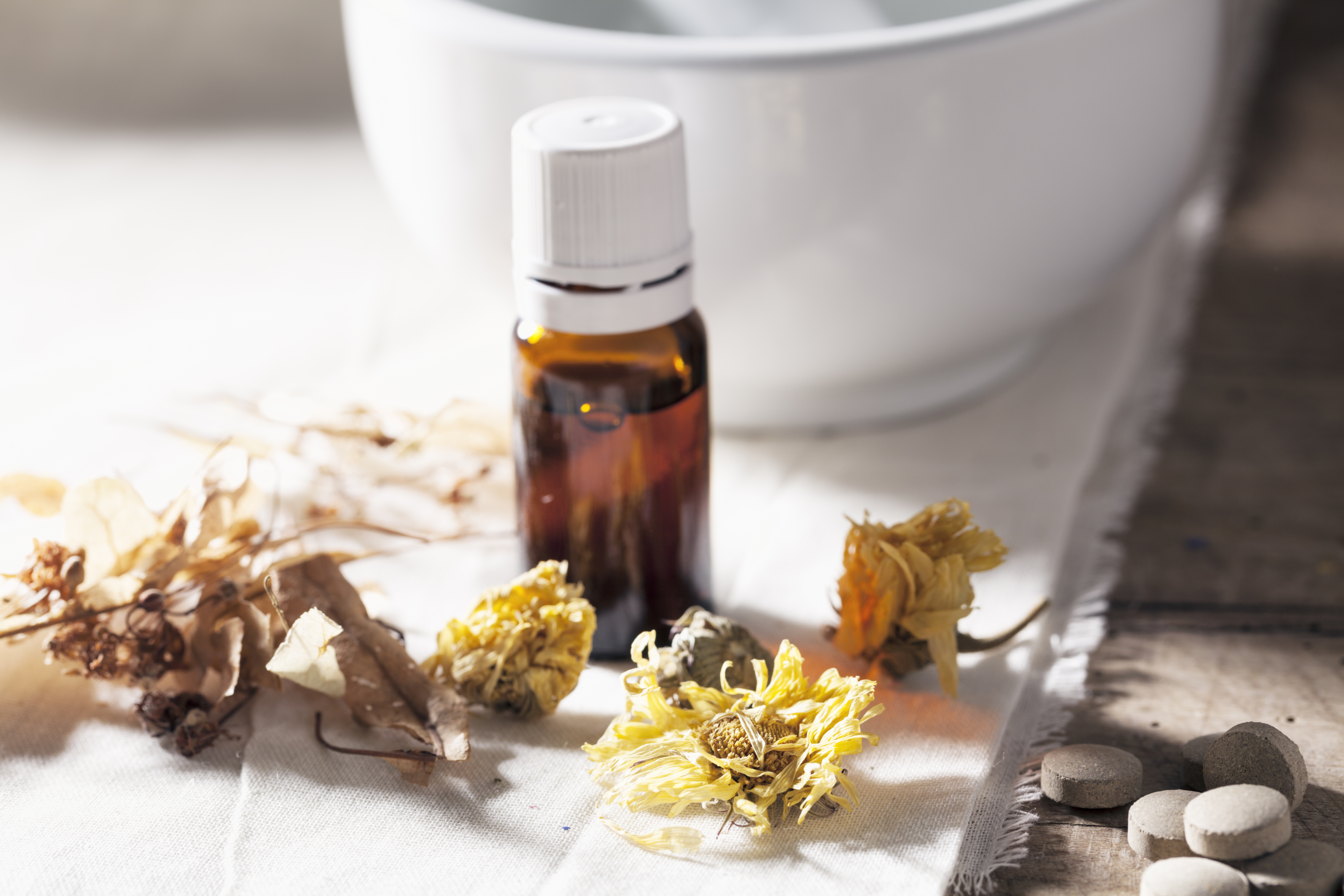 dried herbs, pills alternativer medicine