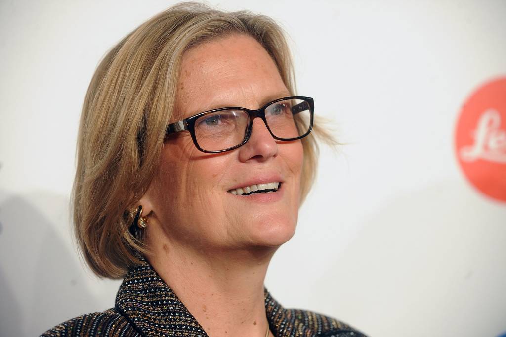 Primeira mulher a andar no espaço vai ao ponto mais profundo do oceano