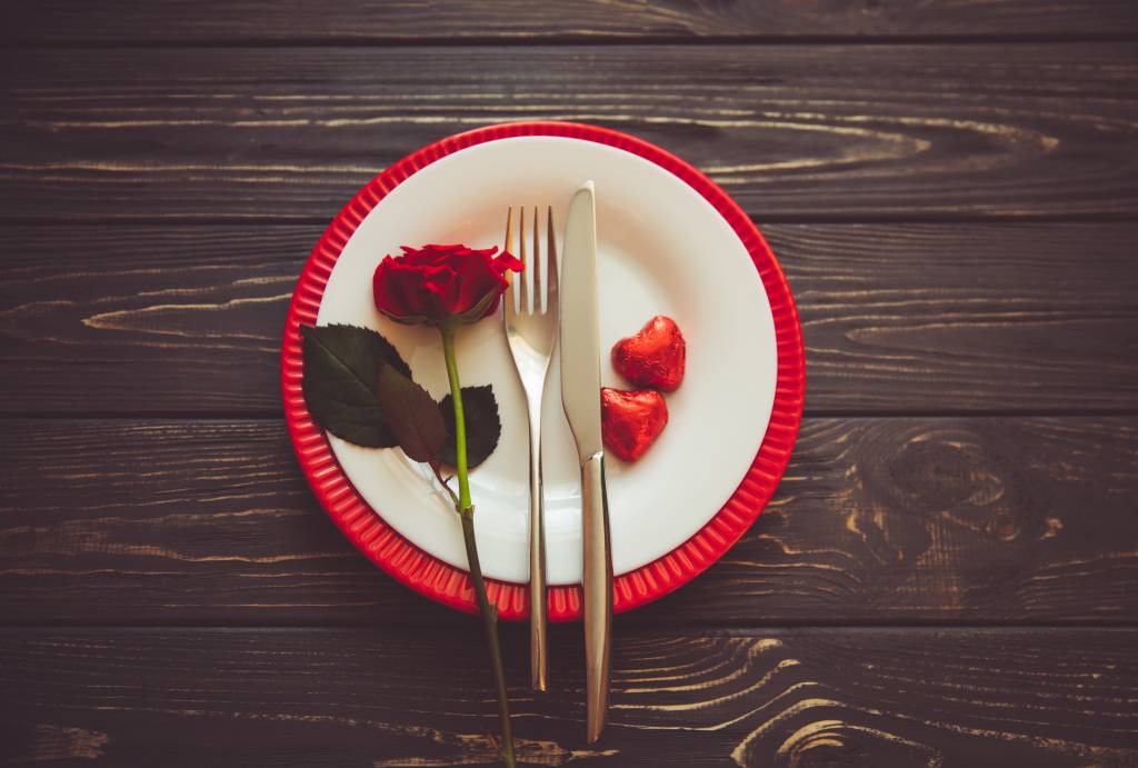 Dicas para quem vai recorrer ao delivery no Dia dos Namorados