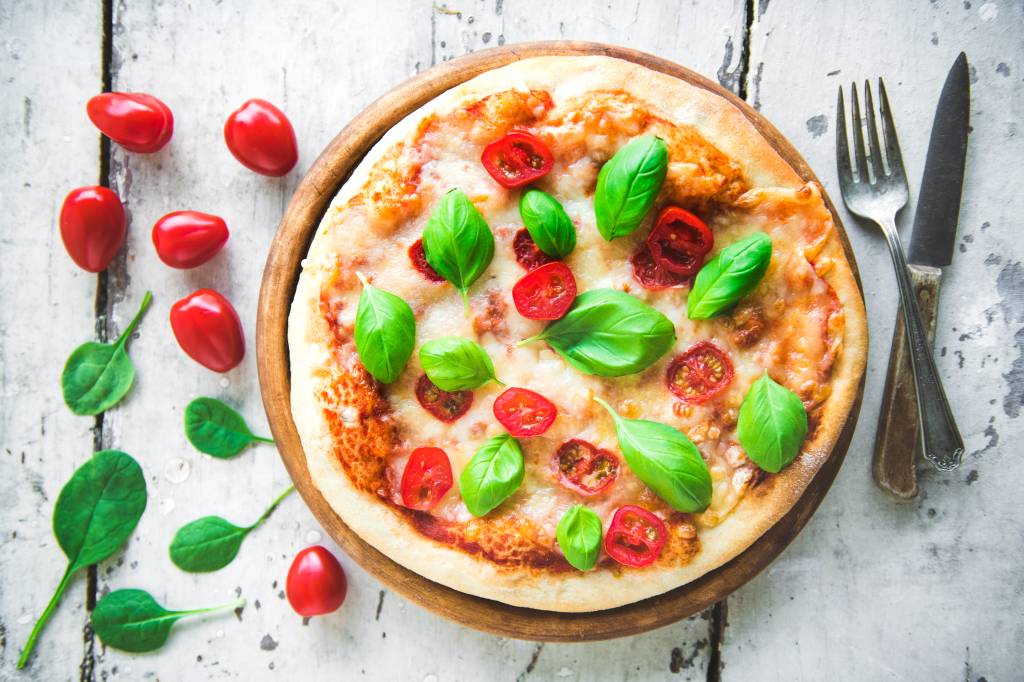 A história da pizza, que era comida popular e ganhou aval da realeza