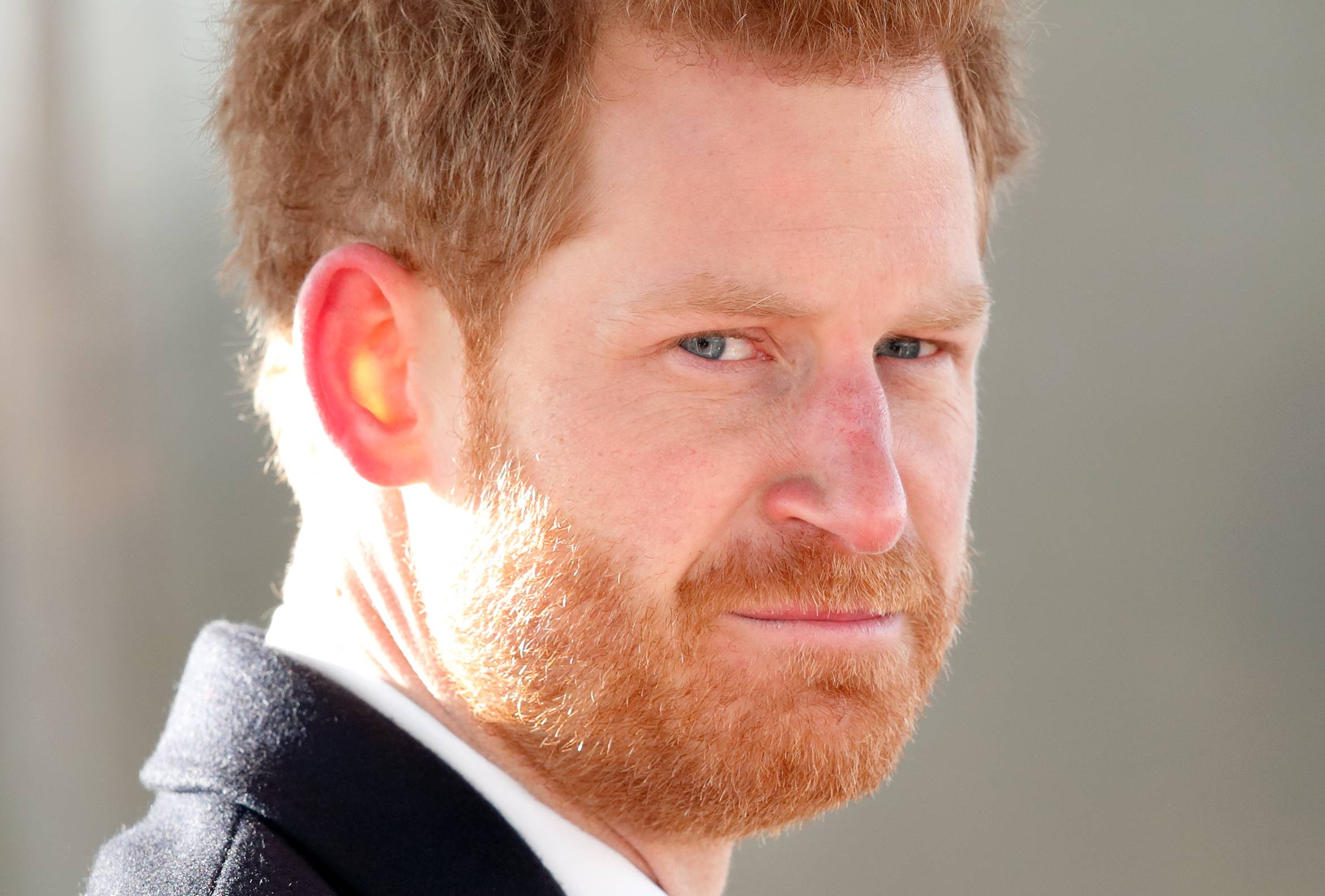 Harry revela que tentou superar morte de Lady Di com álcool e drogas