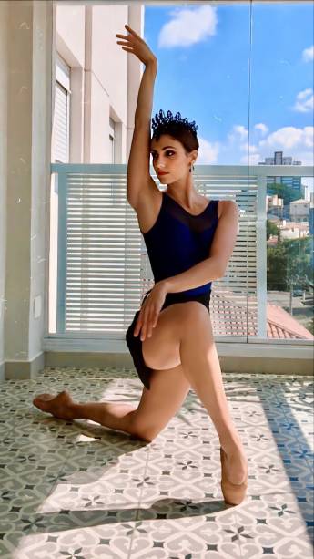 No balé, Odile consegue seduzir o príncipe Siegfried, fazendo com que ele rompa uma promessa de salvar Odette No balé, Odile consegue seduzir o príncipe Siegfried, fazendo com que ele rompa uma promessa de salvar Odette