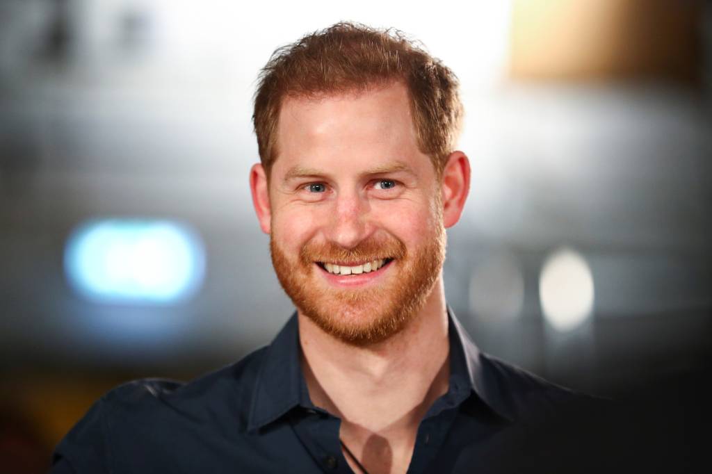 Veja a imitação engraçada que Harry fez da rainha Elizabeth