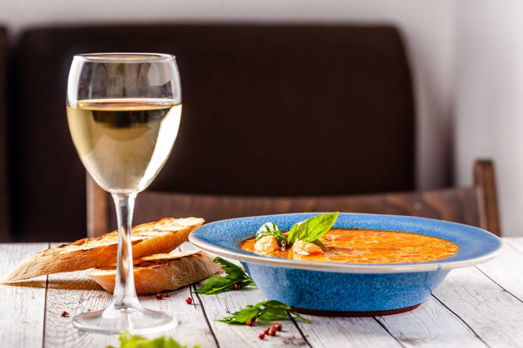 Saiba como harmonizar sopas e vinhos e curtir o inverno
