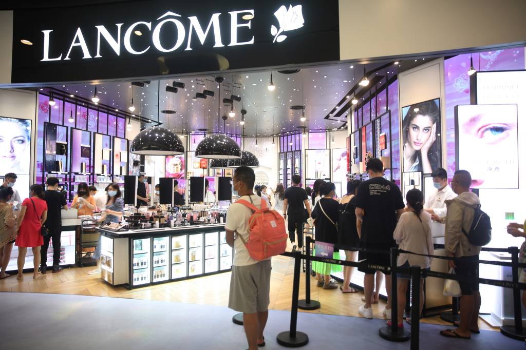 Fundador do Duty Free doa sua fortuna bilionária e diz que realizou sonho