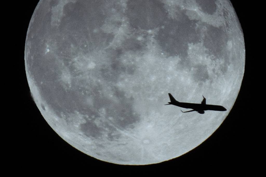Nasa planeja levar primeira mulher a pisar na Lua em 2024