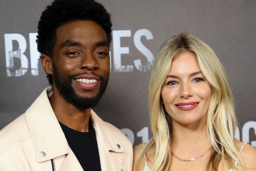 Chadwick Boseman doou salário para que atriz tivesse remuneração justa