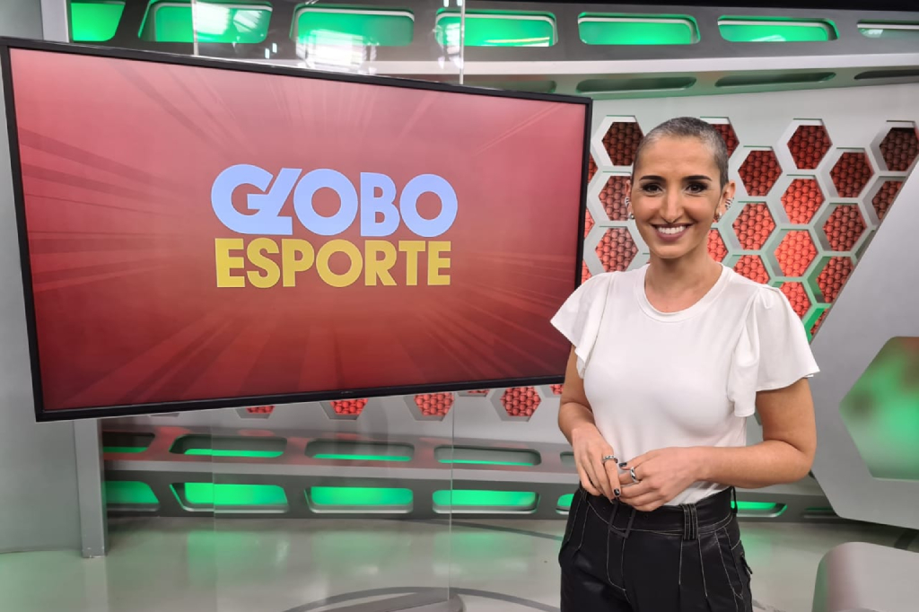 Tratando câncer de mama, jornalista da Globo apresenta programa sem peruca