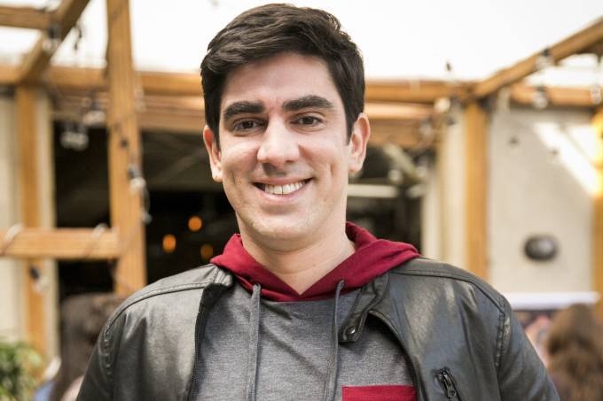 Marcelo Adnet se pronuncia sobre caso Marcius Melhem