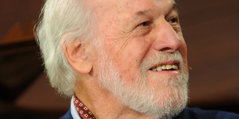 É preciso ouvir a música. Vá na paz, Zuza!