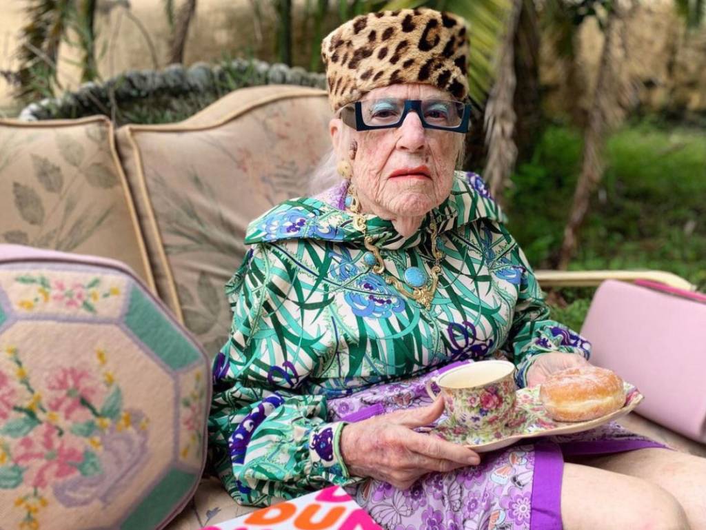 Esta é Ms. Pat, 86 anos, sua nova referência de velhinha estilosa