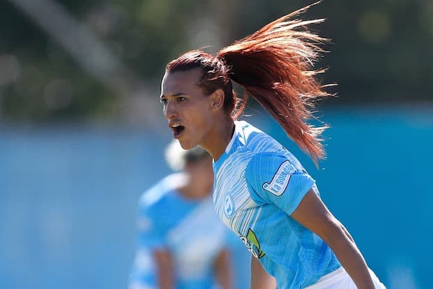 Primeira jogadora trans da Argentina estreia em time de futebol