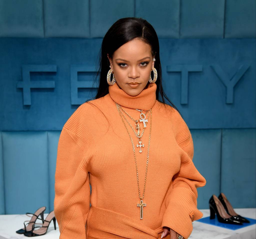 Foco na beleza! Rihanna declara hiato da Fenty