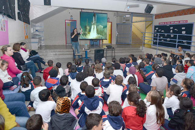 escola_publica_sbc_gori1 Duília de Mello em escola pública