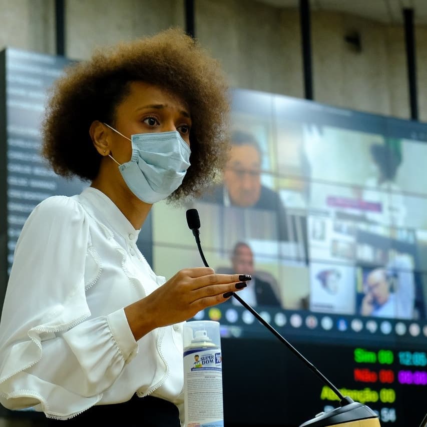 Erika Hilton disponibiliza R$ 1 milhão em emendas para compra de vacinas