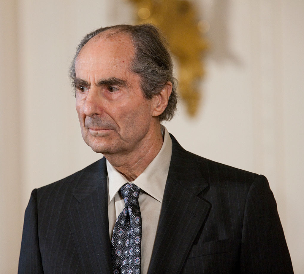 Autor de livro que virou filme em Hollywood perde contrato após estupro