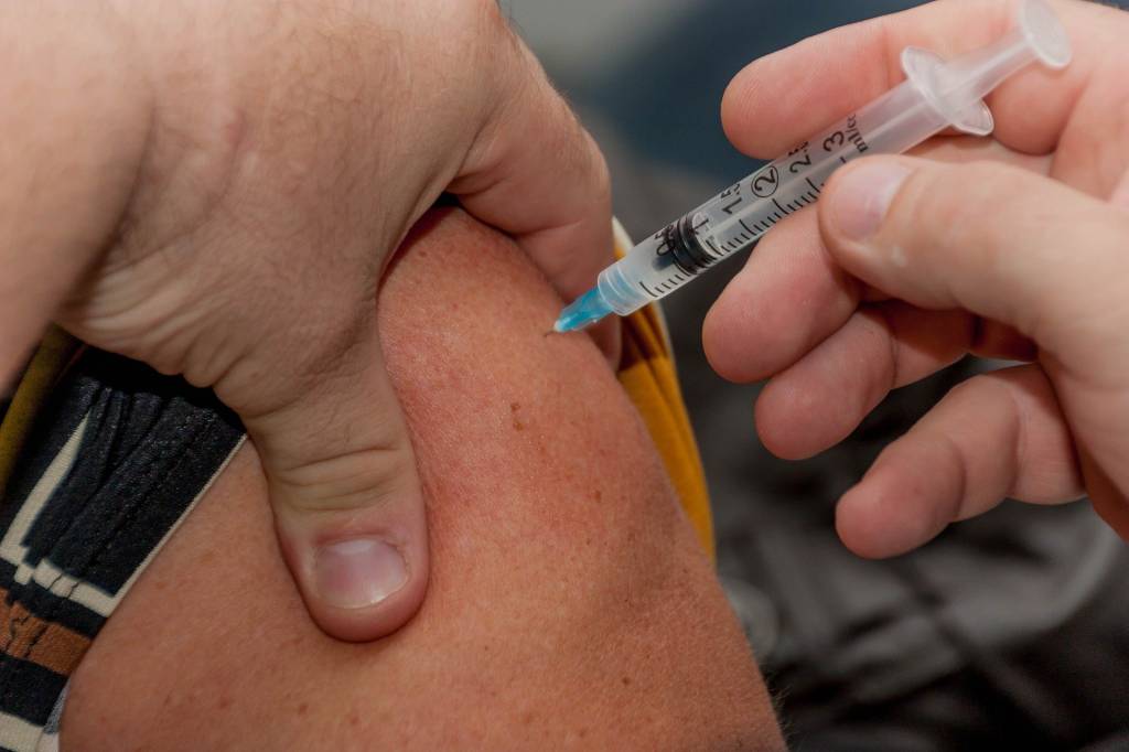 4ª dose da vacina contra covid é autorizada para pessoas a partir de 50 anos