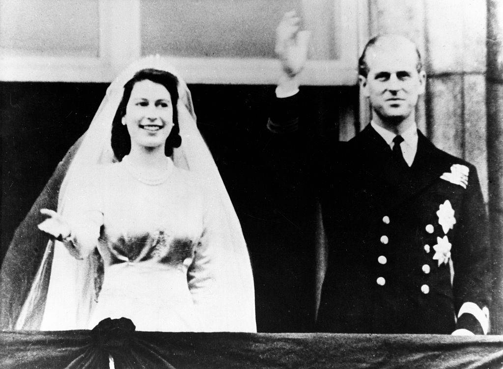 Rainha tem uma mensagem secreta na aliança de casamento