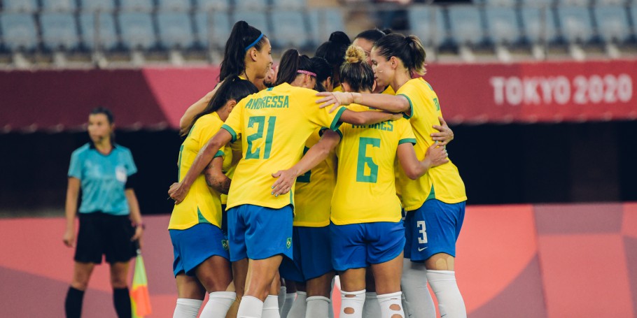 Olimpíadas: Brasil estreia com goleada e recorde de Marta