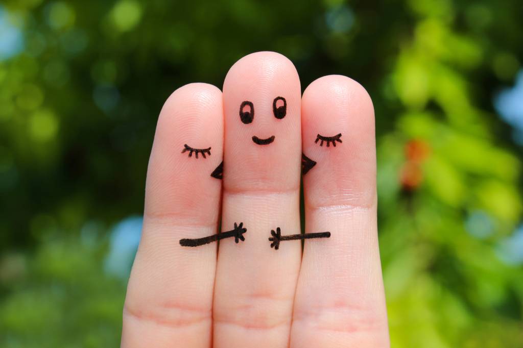 Três na cama, você topa?