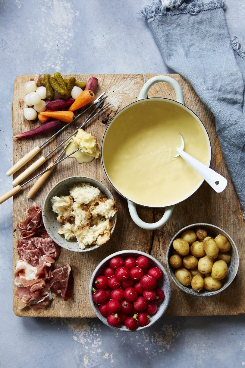 T&aacute;bua de legumes e embutidos para fondue