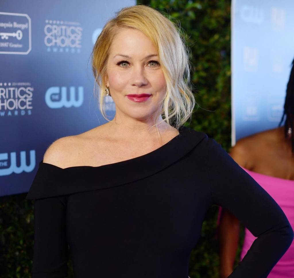 Christina Applegate fala sobre luta contra esclerose: “estrada difícil”