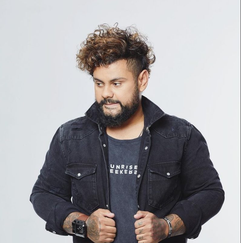 Cabeleireiro de famosas é desligado após denúncias de assédio