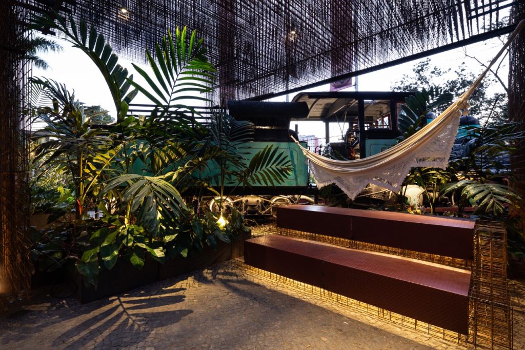 Pavilhão-Nuvem-Arquitetos-Associados.-Minas-2018-1 área externa com rede