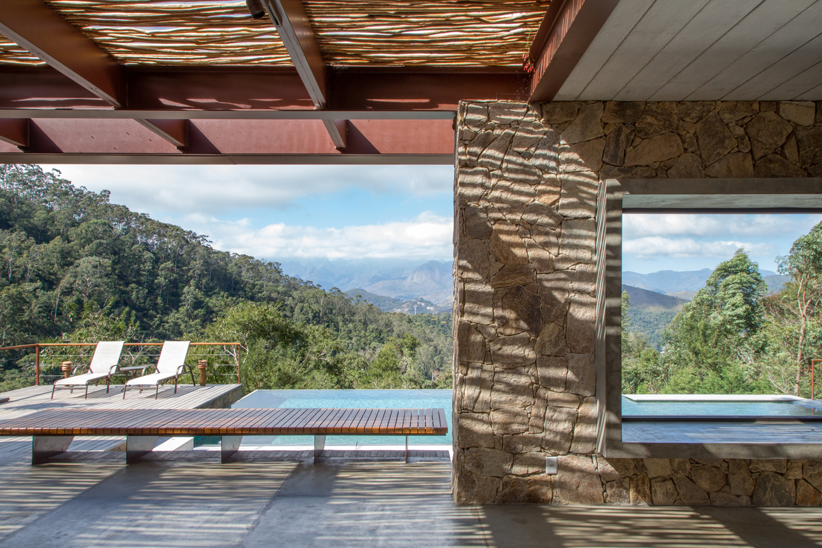 Casa em Petr&oacute;polis rodeada pela natureza