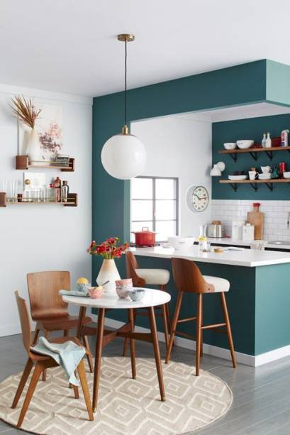 A cor tamb&eacute;m pode ser usada com uma forma de integra&ccedil;&atilde;o entre a cozinha e a sala de jantar, por exemplo.