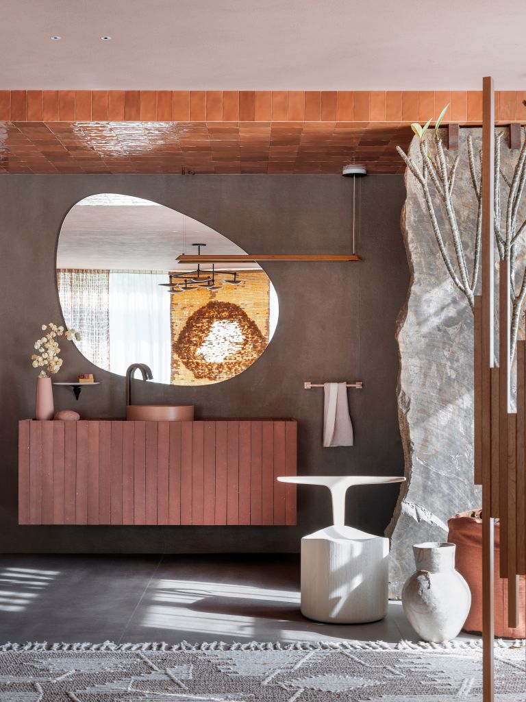 Lumin&aacute;ria Canoa presente no ambiente&nbsp; Camadas Brasileiras, por&nbsp; Juliana Pippi - CASACOR Santa Catarina 2021