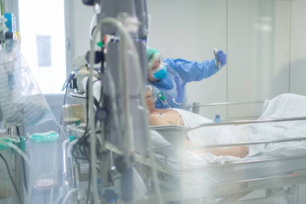Visita virtual a paciente hospitalizado é garantida por lei. Veja detalhes