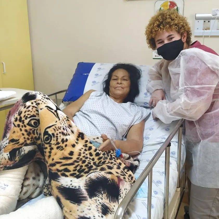 Com tipo sanguíneo raro, mulher busca doador para não amputar os pés
