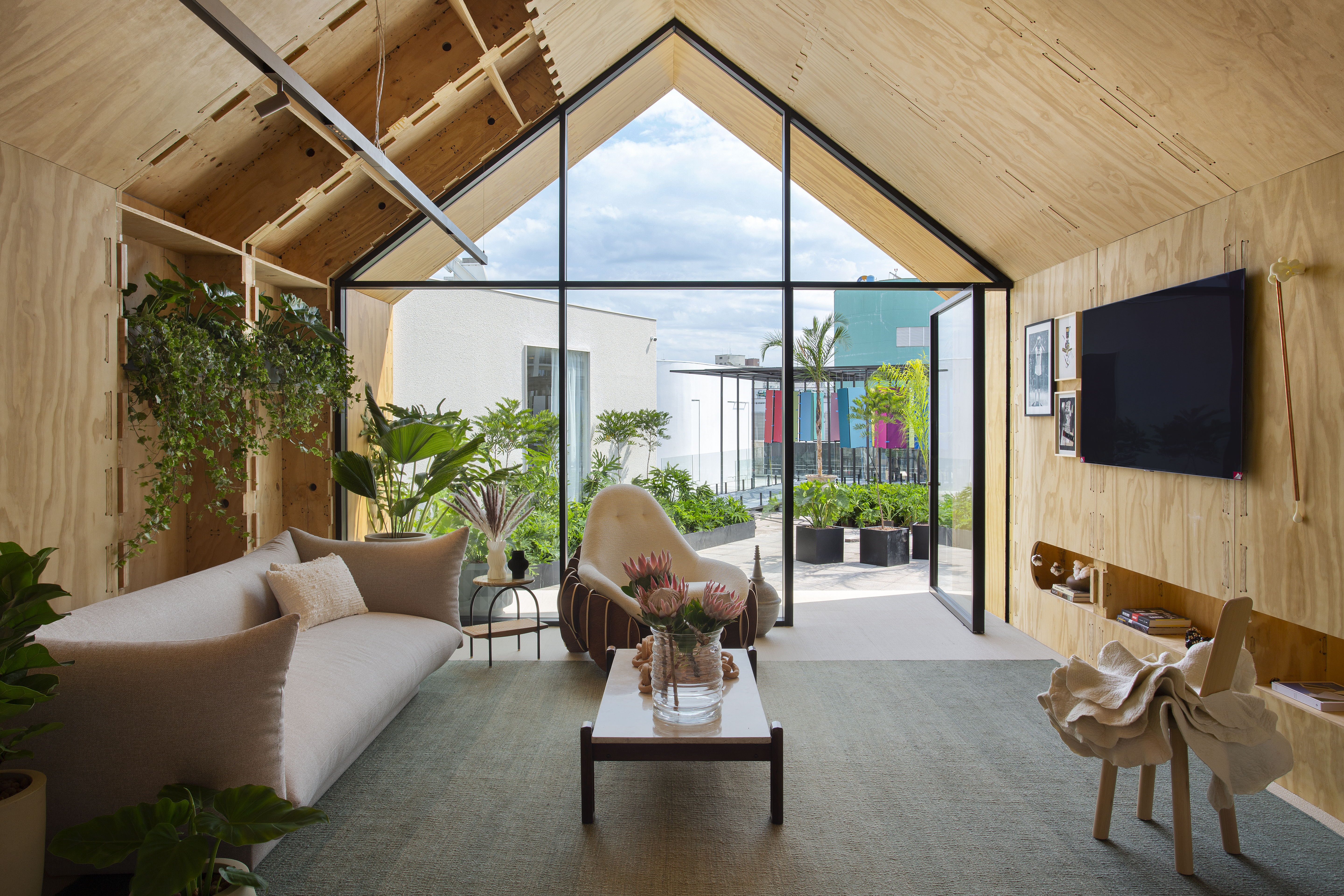 Estudio Guto Requena com PAX Arquitetura &ndash; Casa LG ThinQ.