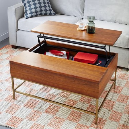 Versátil, esta mesa da West Elm se transforma facilmente em um armário ou ainda em uma bancada.