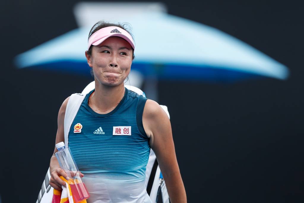 Dúvidas sobre a segurança de Peng Shuai permanecem após seu reaparecimento