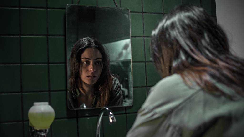 Insânia_Carol Castro como Paula Cena de Carol Castro em nova série do Star+