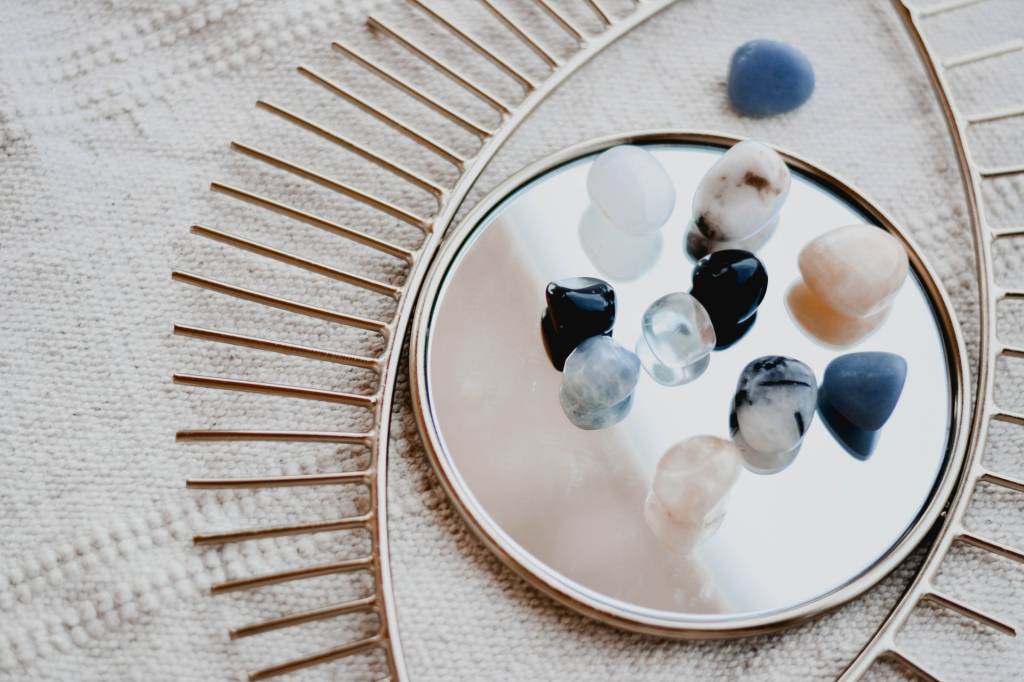 Feng Shui com cristais: dicas para eliminar a energia negativa da casa