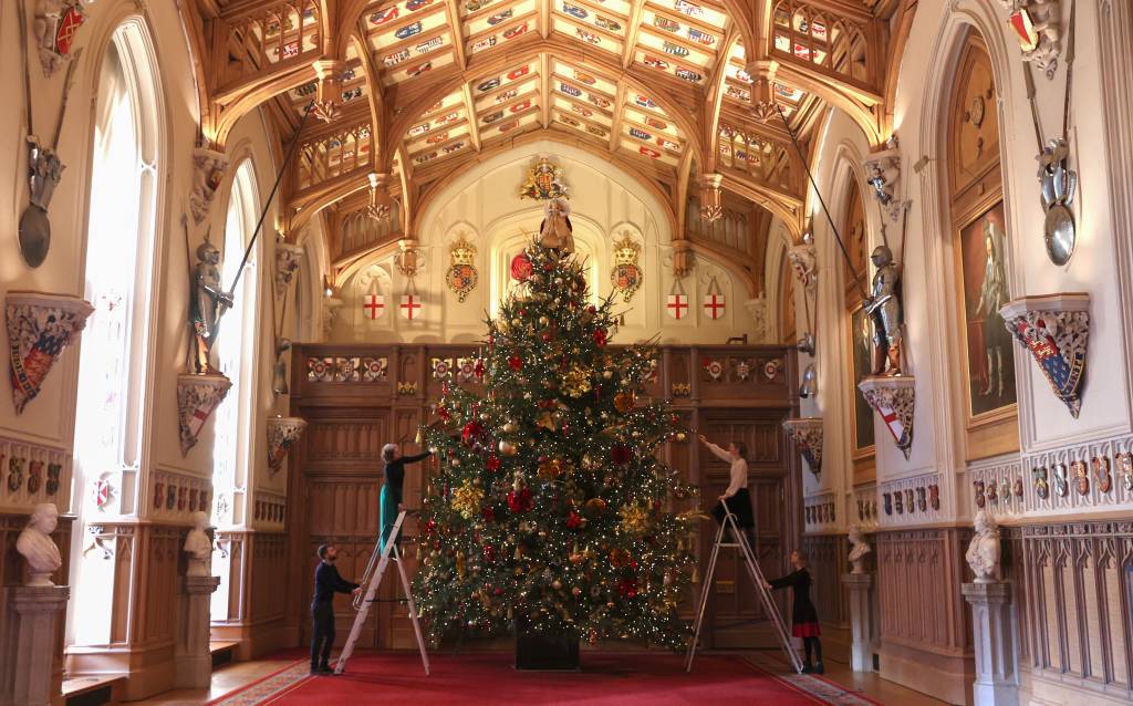 Como é a decoração clássica e deslumbrante de Natal da Família Real