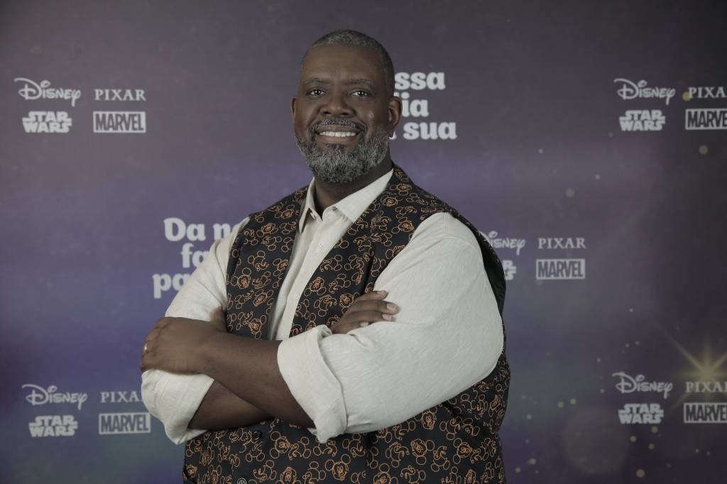 Natal: Disney lança filme comovente para família ao som do cantor Péricles