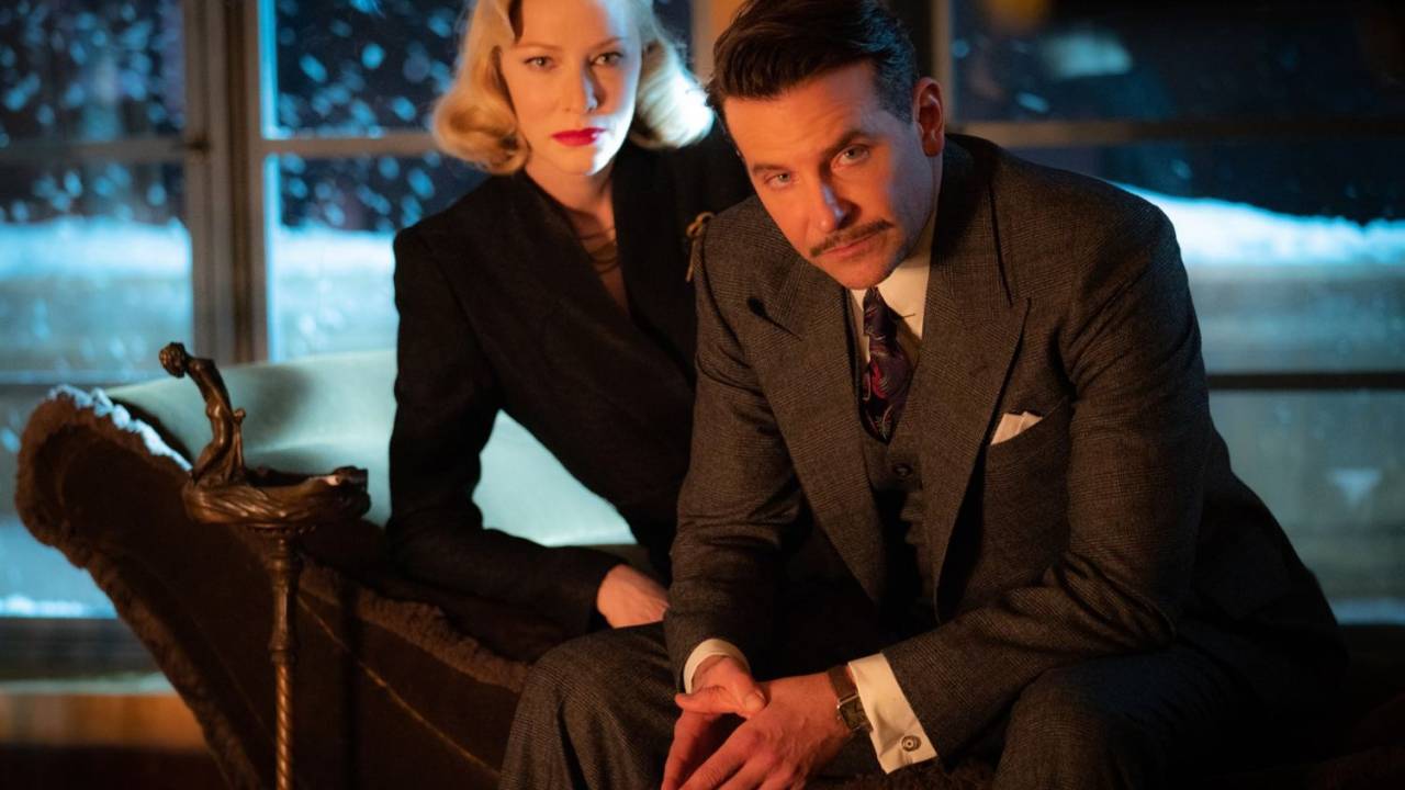 Bradley Cooper e Cate Blanchett em O Beco do Pesadelo