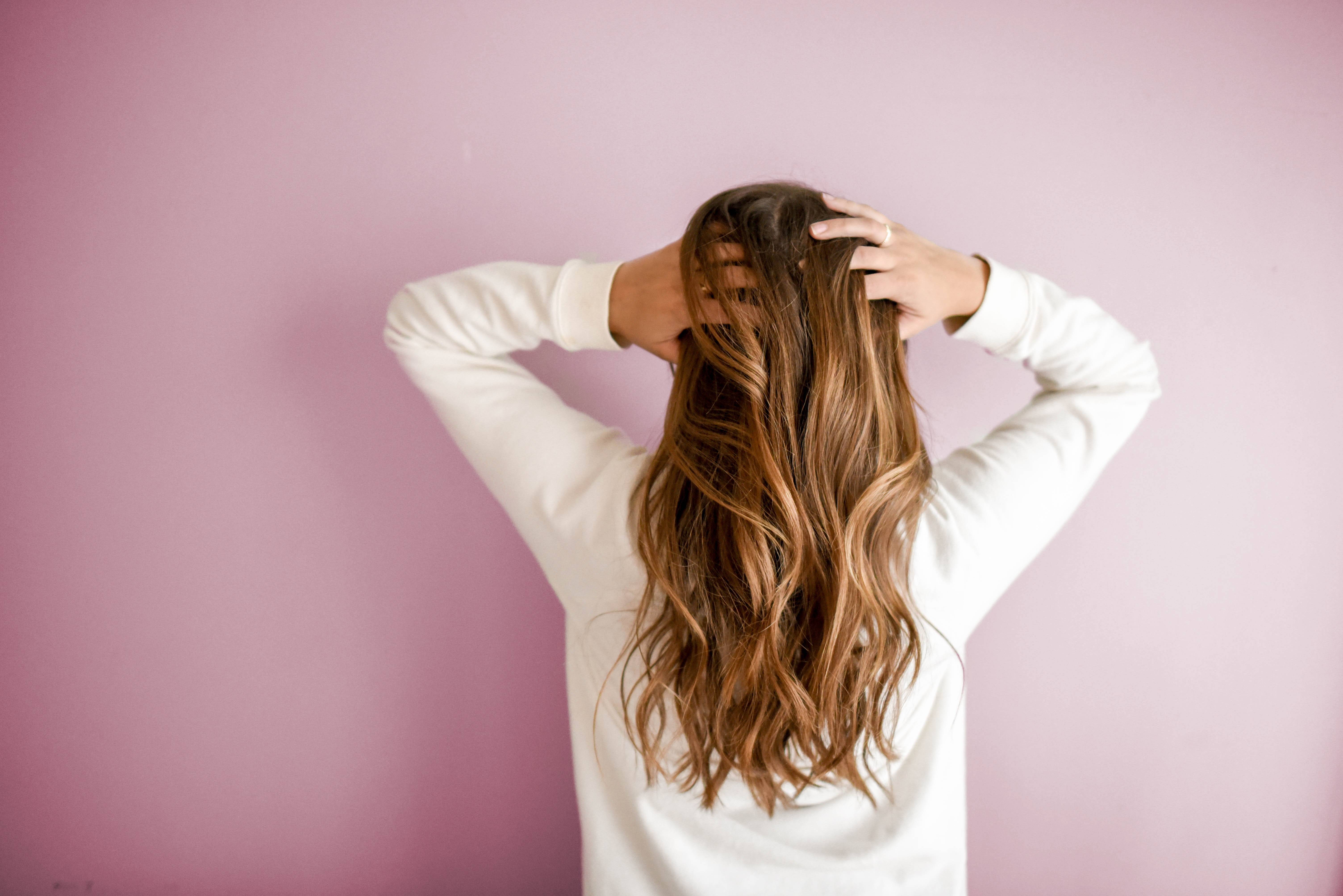 Por que o nosso cabelo cai? Entenda