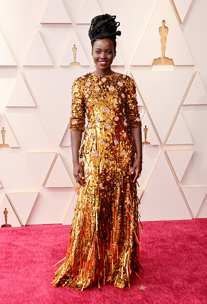 Lupita Nyong'o surgiu deslumbrante em longo dourado. Lupita Nyong'o surgiu deslumbrante em longo dourado.