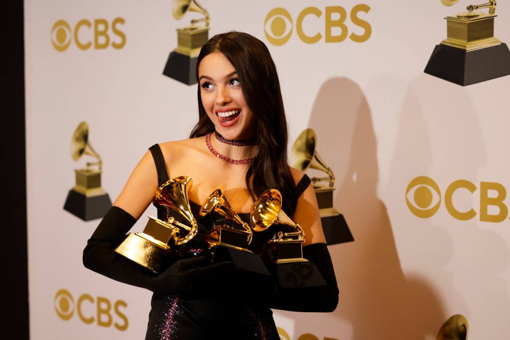Os looks das famosas na 64ª edição do Grammy