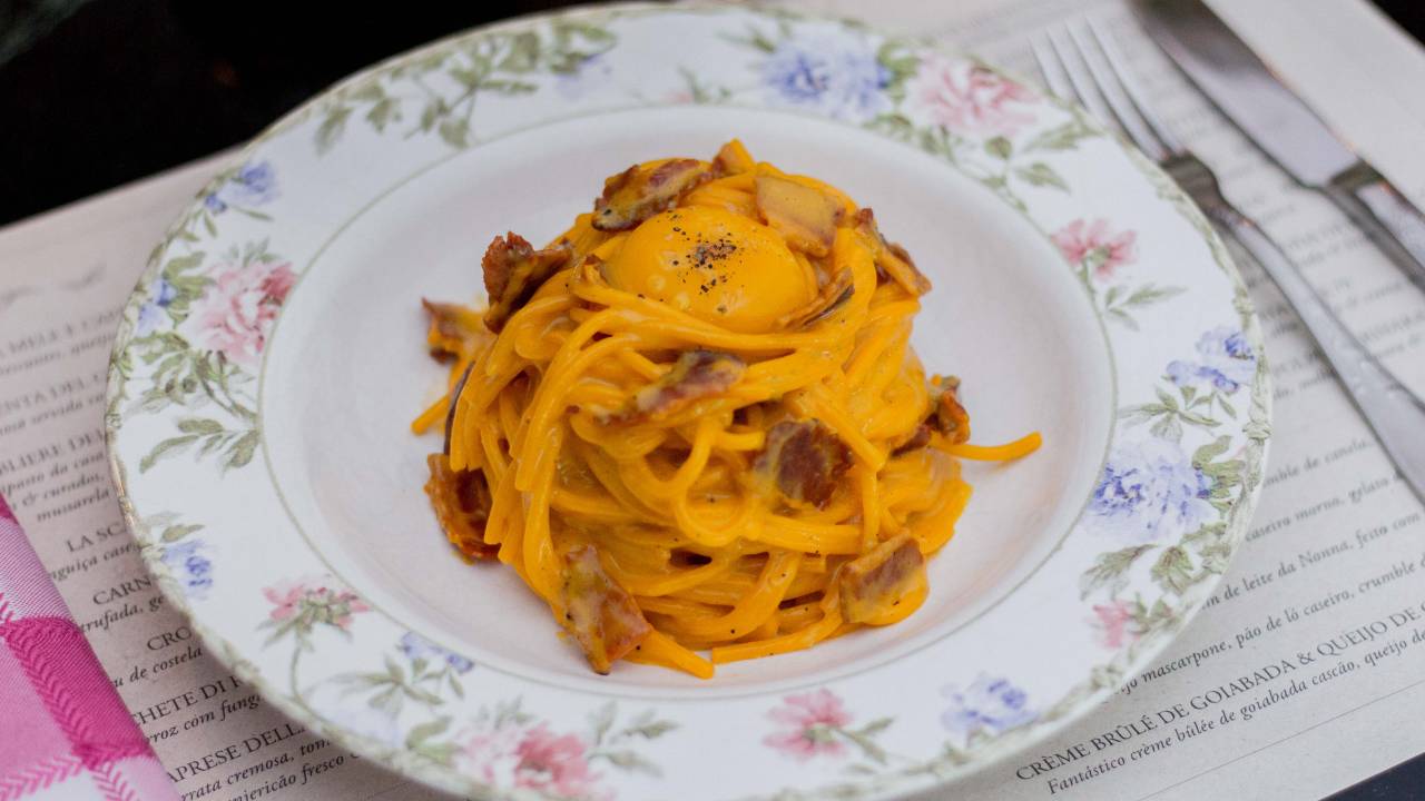 La Carbonara, receita do restaurante Nonna Rosa