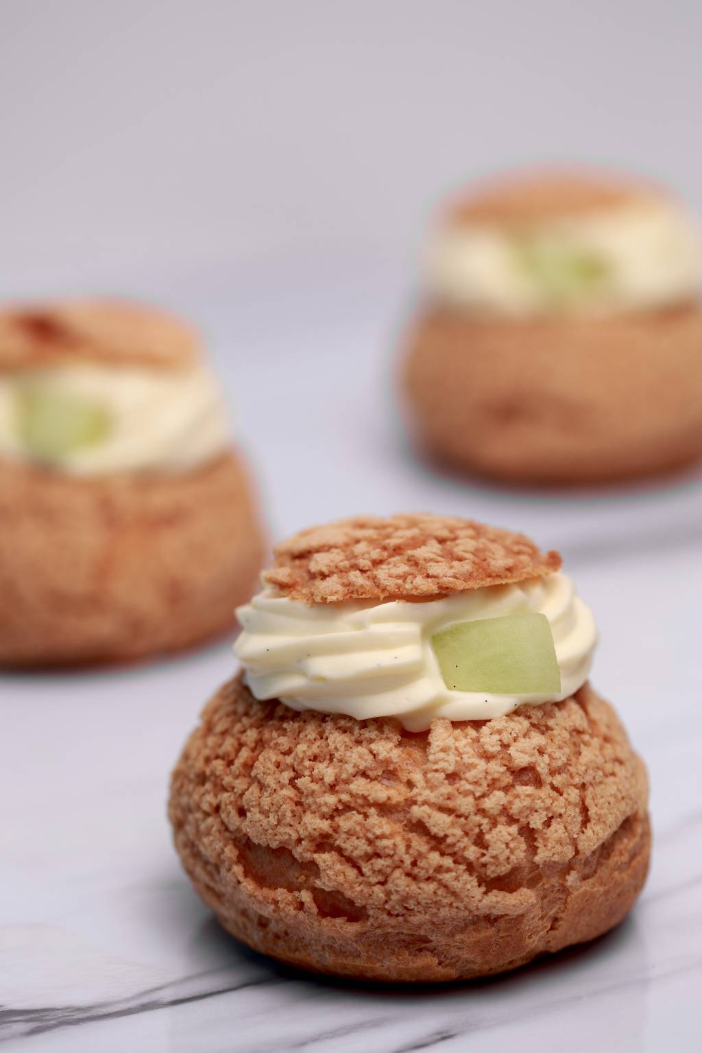 Receber Yogashi – Receita de Melon choux cream, do chef Cesar Yukio (Hanami Confeitaria) Receber Yogashi - Receita de Melon choux cream, do chef Cesar Yukio (Hanami Confeitaria)