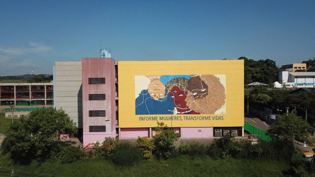 Lya Nazura Mural 'Informação é Conexão', de Lya Nazura.