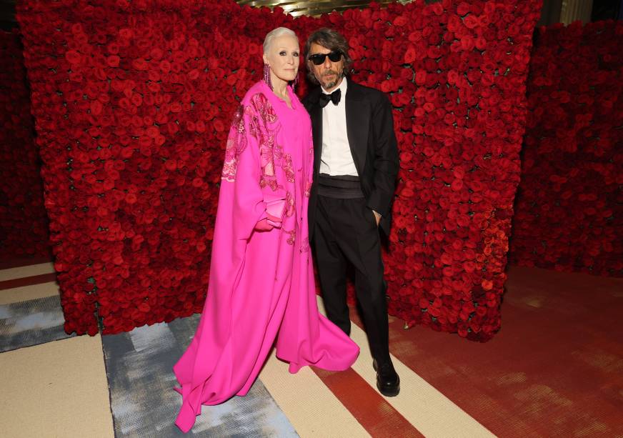 A atriz Glenn Close apostou em um conjunto pink Valentino.